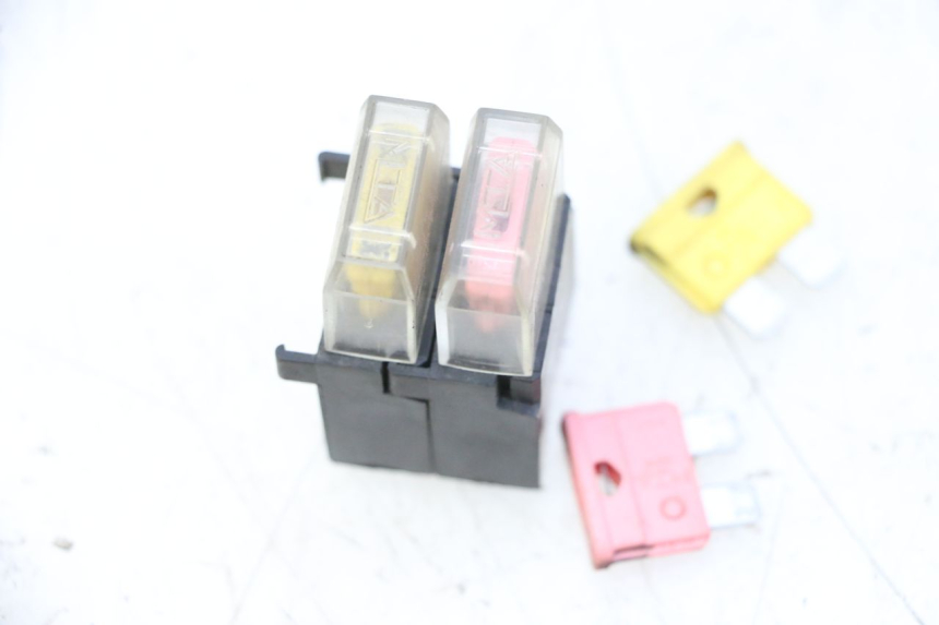 photo de PORTA FUSIBILI YAMAHA YP MAJESTY 125 (2007 - 2010) - Altra angolazione