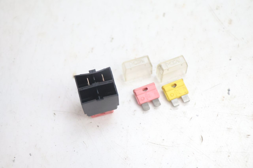 photo de Portafusibile YAMAHA YP MAJESTY 125 (2002 - 2006) - Altra angolazione