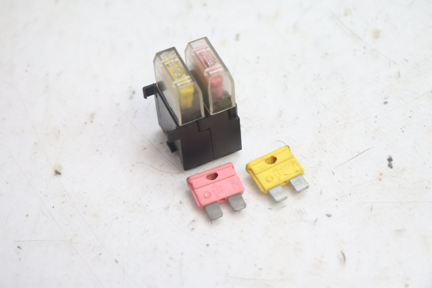 photo de Portafusibile YAMAHA YP MAJESTY 125 (2002 - 2006) - Primo piano tecnico