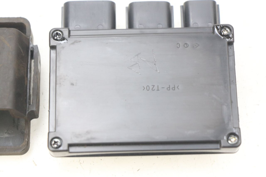 photo de PORTAFUSIBILE KAWASAKI Z 650 (2016 - 2019) - Primo piano tecnico