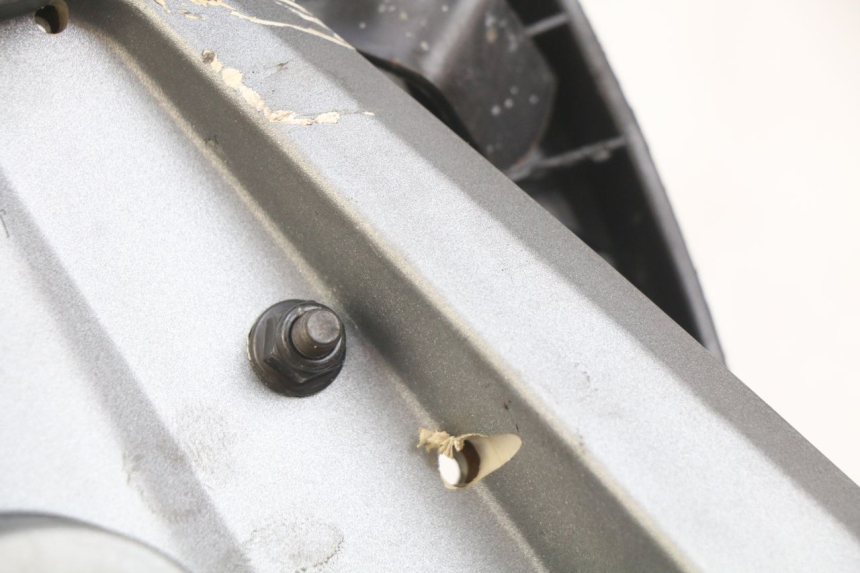 photo de PORTE PACCHETTO KYMCO AGILITY 16+ 4T 50 (2018 - 2023) - Altra angolazione