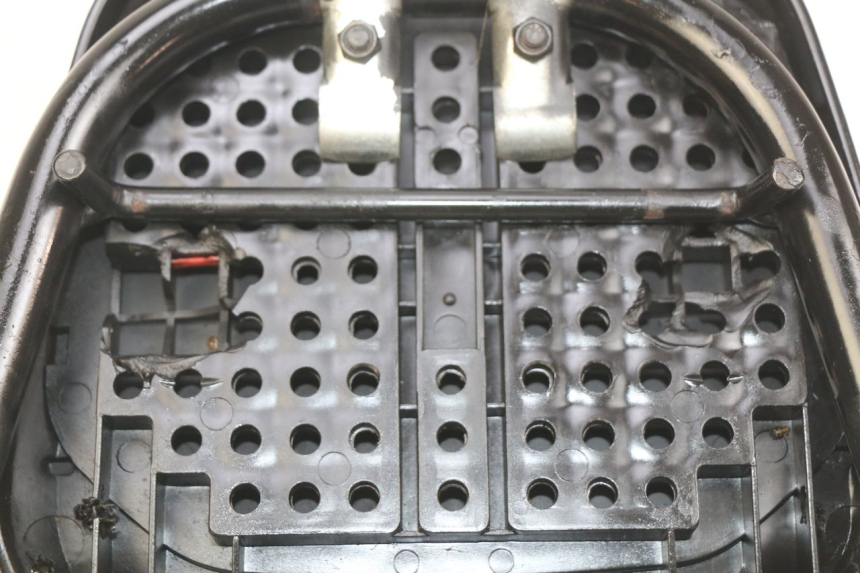 photo de PORTE PACCHETTO KYMCO AGILITY RS 4T 50 (2009 - 2013) - Zoom sullo stato d'uso