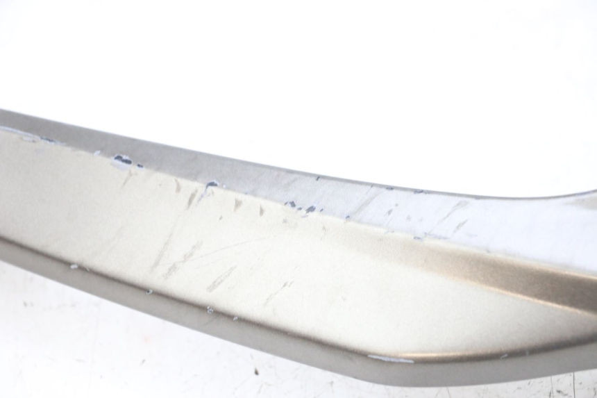 photo de PORTE PACCHETTO KYMCO DINK STREET 125 (2009 - 2014) - Dettagli dei punti di fissaggio