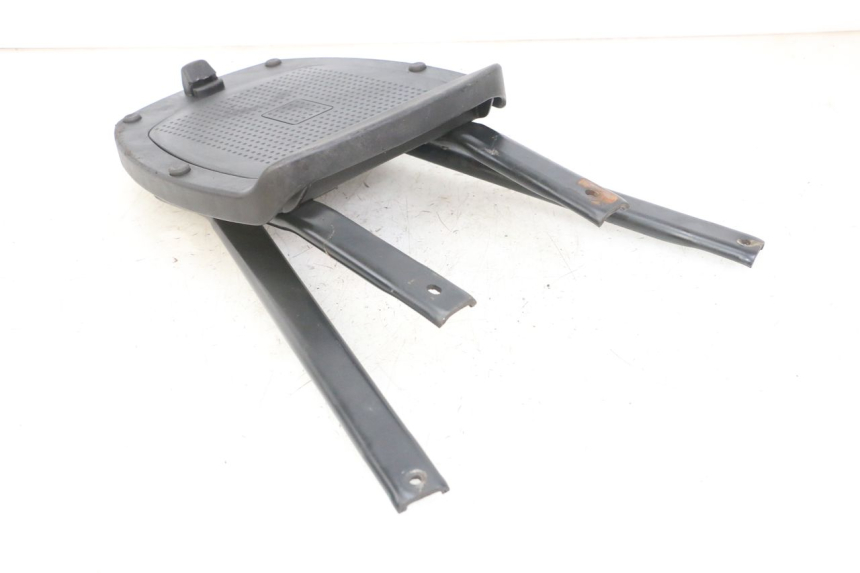 photo de PORTAPACCHI PEUGEOT ELYSEO 125 (1999 - 2004) - Dettagli dei punti di fissaggio