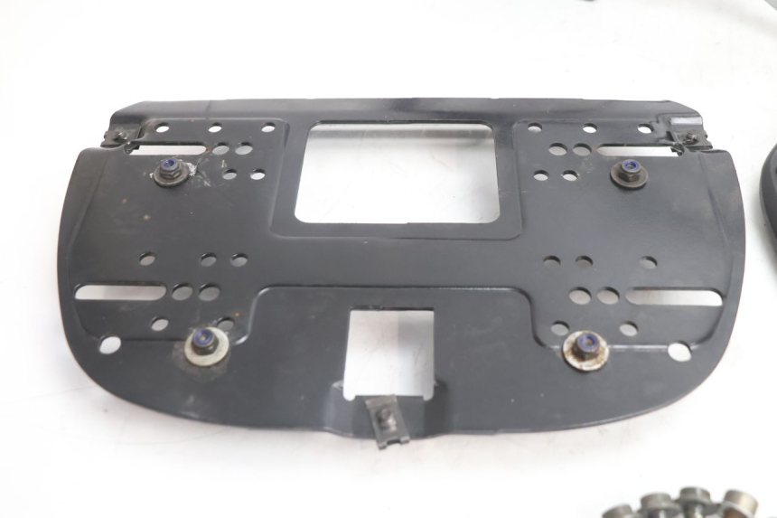 photo de PORTAPACCHI YAMAHA FJR 1300 (2001 - 2005) - Dettagli dei punti di fissaggio