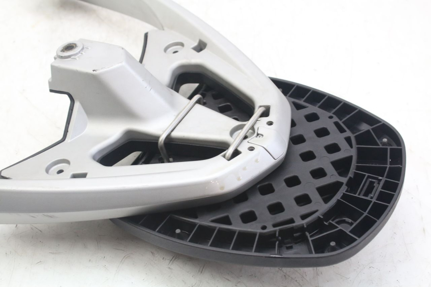 photo de PORTAPACCHI PEUGEOT GEOPOLIS RS 125 (2007 - 2009) - Dettagli dei punti di fissaggio