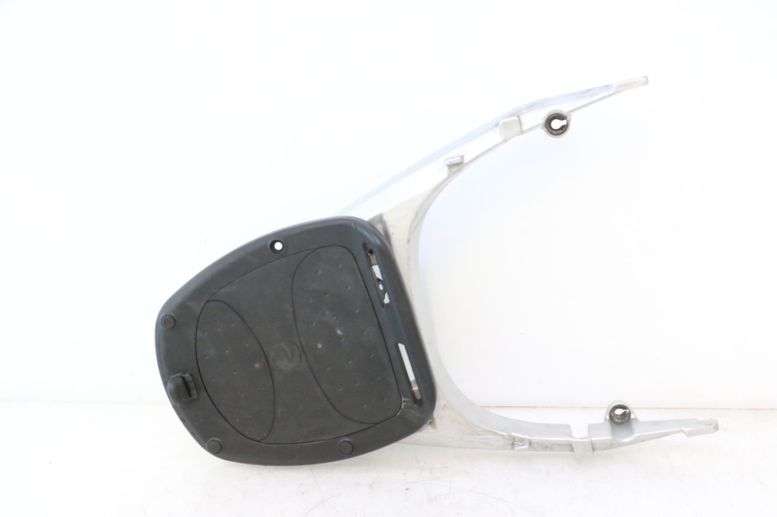 photo de PORTE PACCHETTO KYMCO LIKE 125 (2009 - 2016) - Dettagli dei punti di fissaggio