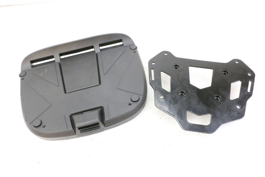 photo de PORTAPACCHI PIAGGIO MP3 500 (2014 - 2017) - Altra vista dell'articolo