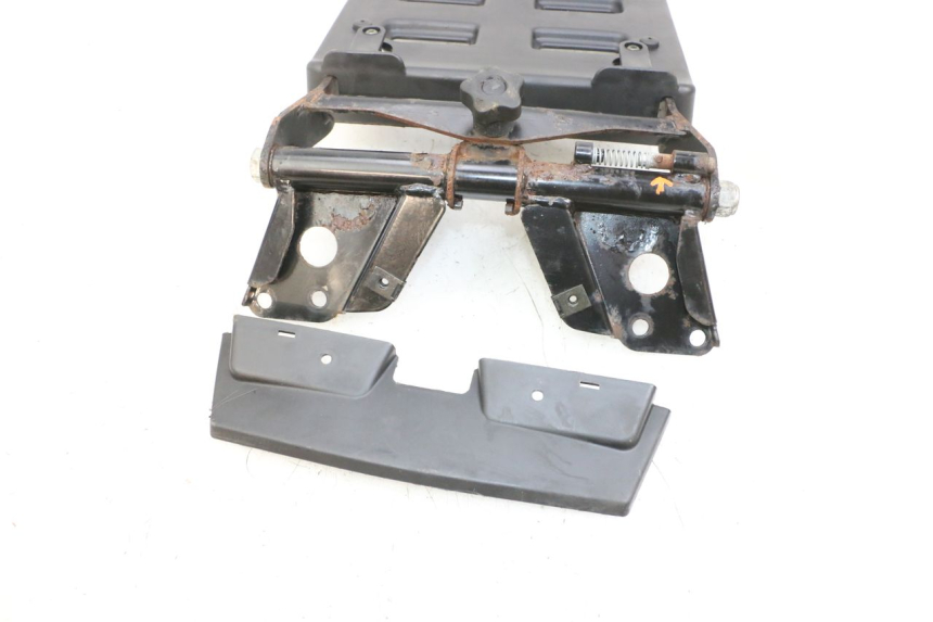 photo de PORTAPACCHI PIAGGIO MP3 RL 250 (2006 - 2010) - Dettagli dei punti di fissaggio