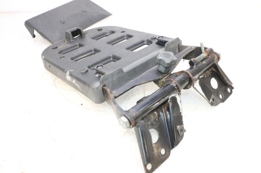 photo de PORTAPACCHI PIAGGIO MP3 125 (2006 - 2014) - Dettagli dei punti di fissaggio