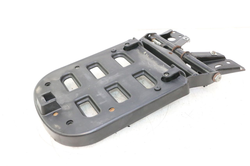 photo de PORTAPACCHI PIAGGIO MP3 125 (2006 - 2014) - Stato della superficie e materiale