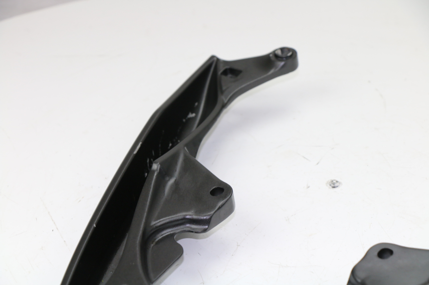photo de Portapacchi HONDA PCX (JF28) 125 (2009 - 2011) - Dettagli dei punti di fissaggio