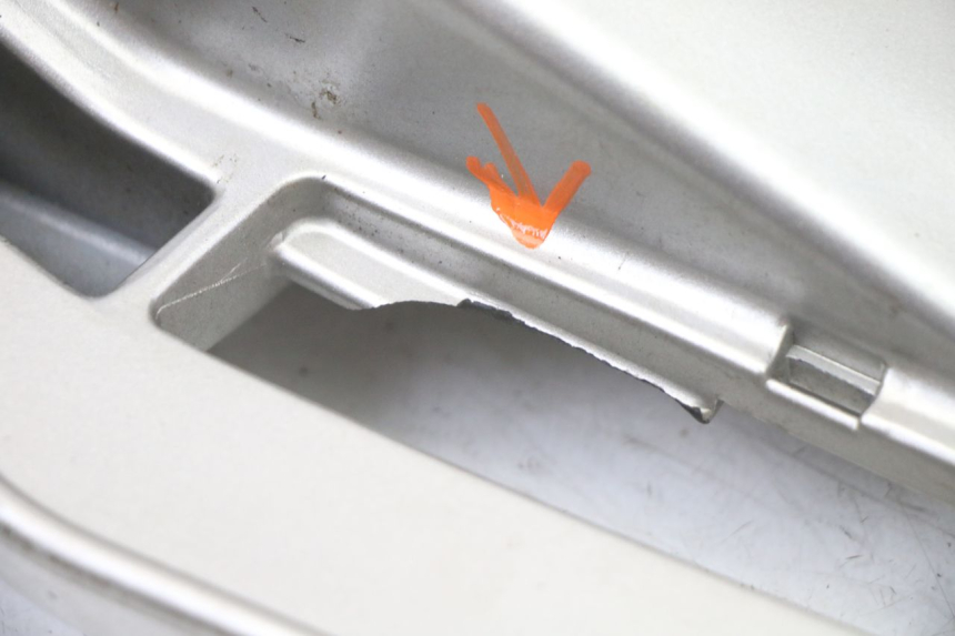 photo de PORTE PACCHETTO PIAGGIO VESPA GRANTURISMO 125 (2003 - 2007) - Zoom sui componenti