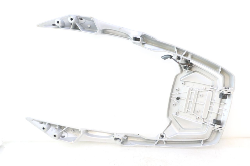 photo de PORTAPACCHI PEUGEOT SATELIS 125 (2013 - 2018) - Altra vista dell'articolo