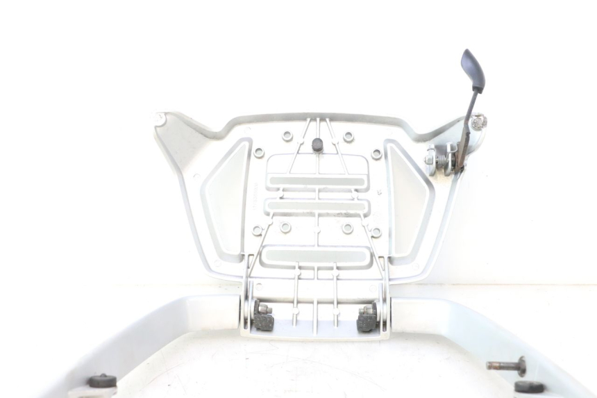 photo de PORTAPACCHI PEUGEOT SATELIS 125 (2013 - 2018) - Zoom sullo stato d'uso