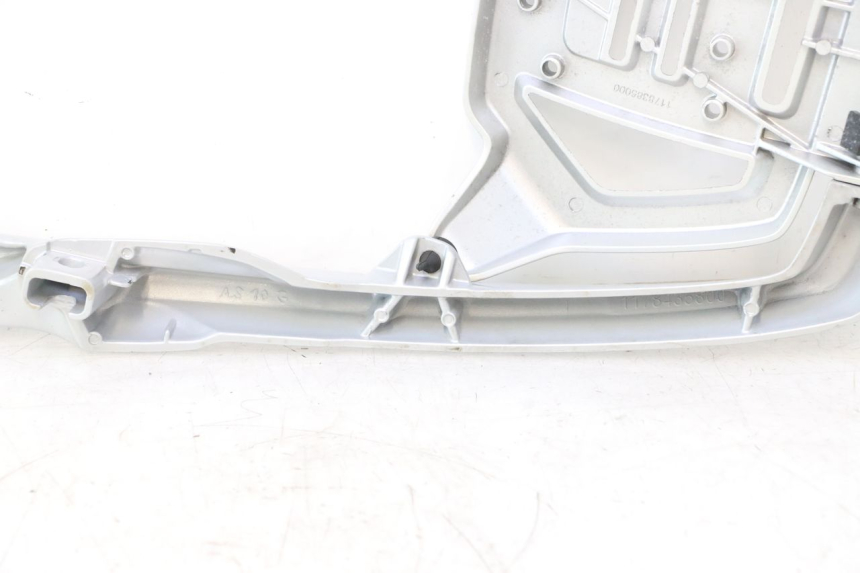photo de PORTAPACCHI PEUGEOT SATELIS 125 (2013 - 2018) - Stato della superficie e materiale