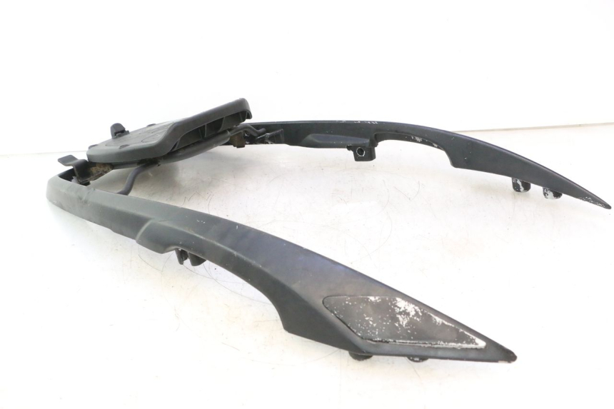 photo de PORTAPACCHI PEUGEOT SATELIS 125 (2006 - 2009) - Stato della superficie e materiale