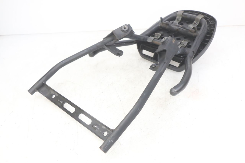 photo de PORTE PACCHETTO HONDA SCV LEAD 100 (2003 - 2007) - Primo piano tecnico