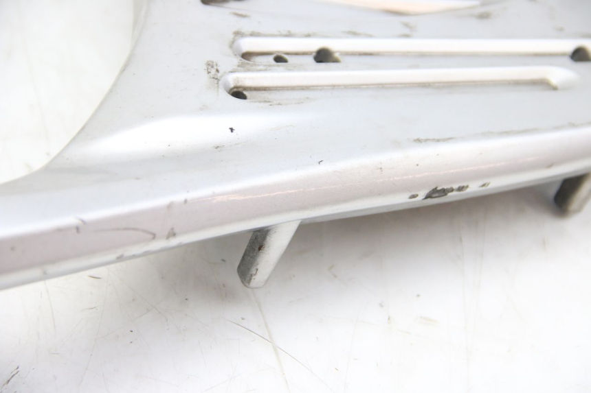 photo de PORTE PACCHETTO SUZUKI SIXTEEN 125 (2008 - 2010) - Focus sulla struttura