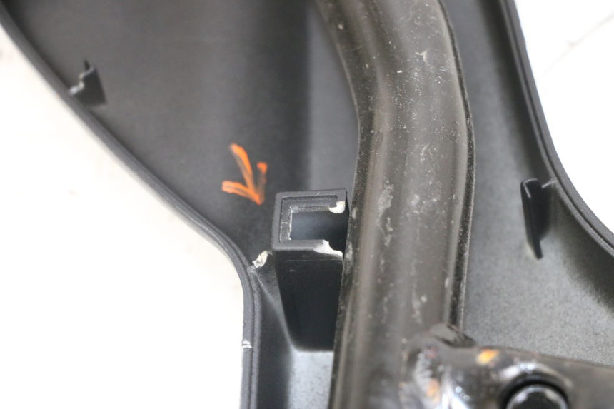 photo de PORTE PACCHETTO PIAGGIO X10 125 (2012 - 2017) - Focus sulla struttura