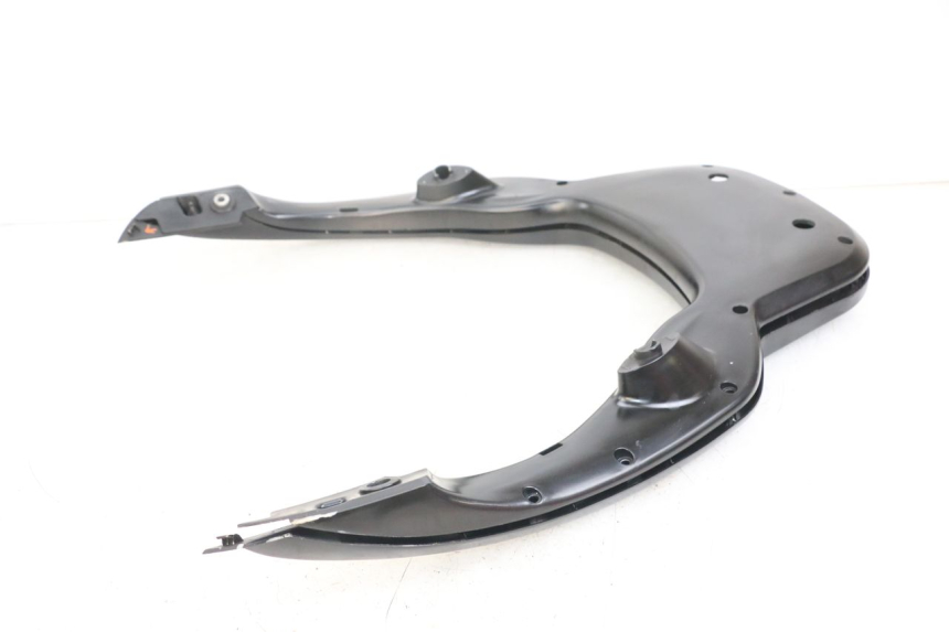 photo de PORTE PACCHETTO PIAGGIO X10 125 (2012 - 2017) - Primo piano tecnico