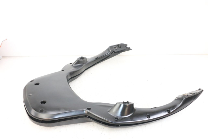 photo de PORTE PACCHETTO PIAGGIO X10 125 (2012 - 2017) - Dettagli dei punti di fissaggio