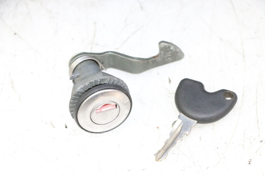 photo de PORTE PACCHETTO PIAGGIO X9 EVOLUTION 125 (2003 - 2007) - Foto prodotto supplementare