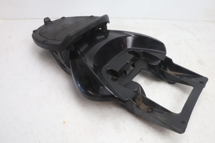 photo de PORTE PACCHETTO YAMAHA YP MAJESTY 125 (2007 - 2010) - Zoom sullo stato d'uso