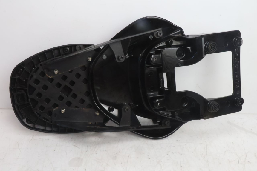 photo de PORTE PACCHETTO YAMAHA YP MAJESTY 125 (2007 - 2010) - Primo piano tecnico