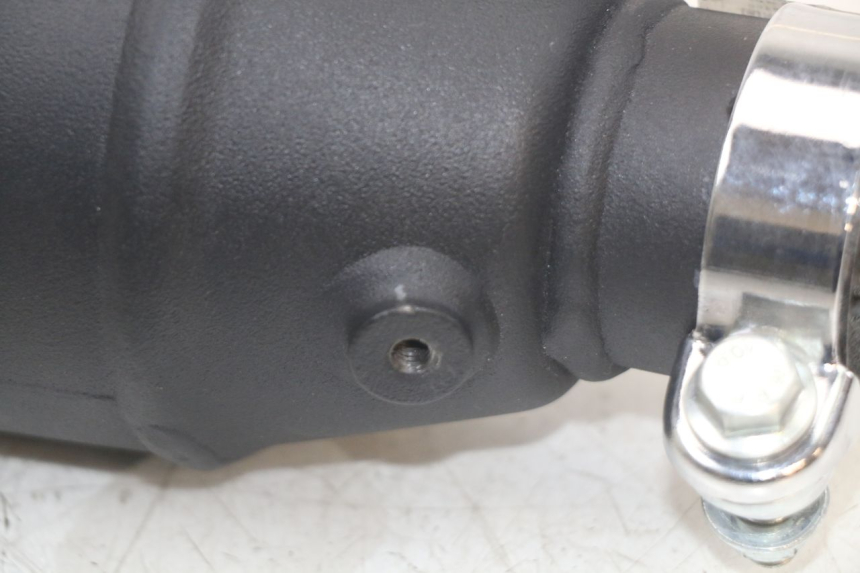 photo de DESTRA SCARICO ROYAL ENFIELD CONTINENTAL GT 650 (2019 - 2024) - Primo piano tecnico