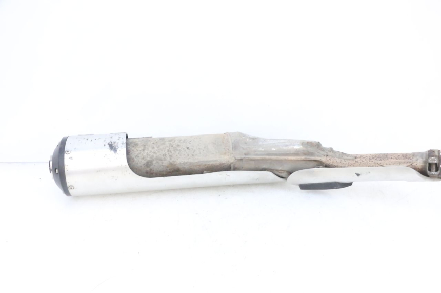 photo de SILENZIATORE SINISTRO SUZUKI DL V STROM 1000 (2002 - 2007) - Primo piano tecnico