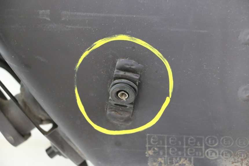 photo de SCARICO PIAGGIO MP3 HPE 530 (2022 - 2026) - Angolazione alternativa