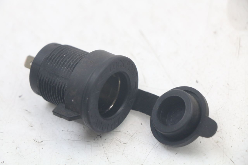 photo de PRESO ACCENDISIGARI QUADRO 3D S 350 (2013 - 2018) - Dettaglio del componente