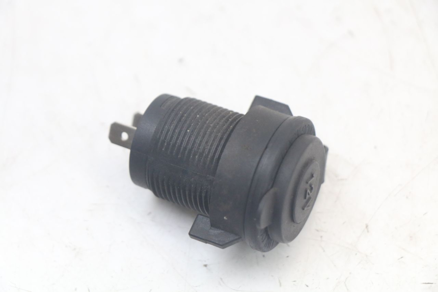 photo de PRESO ACCENDISIGARI QUADRO 3D S 350 (2013 - 2018) - Zoom sullo stato d'uso