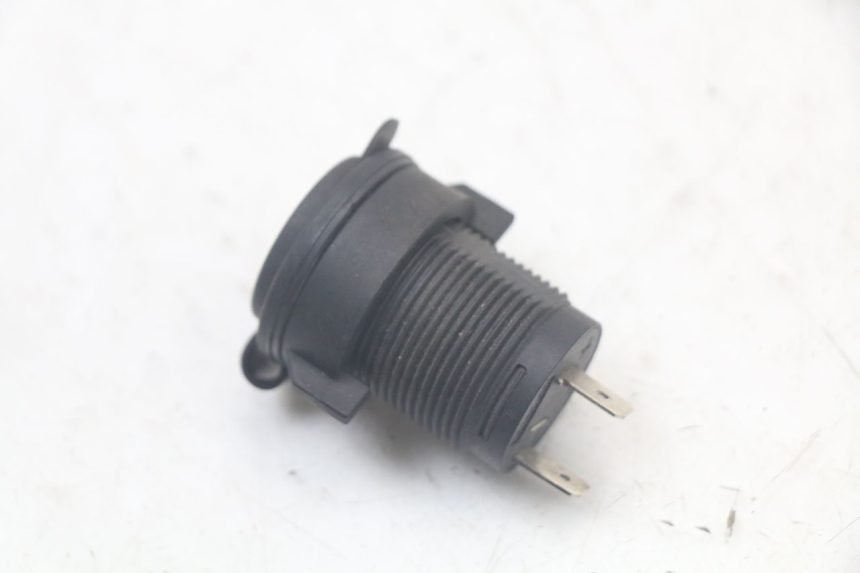 photo de PRESO ACCENDISIGARI QUADRO 3D S 350 (2013 - 2018) - Altra angolazione