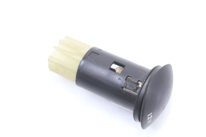 photo de PRESA ACCENDISIGARI PEUGEOT CITYSTAR 50 (2013 - 2017) - Primo piano tecnico