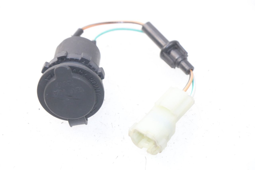 photo de PRESA ACCENDISIGARI KYMCO DINK STREET 125 (2009 - 2014) - Altra angolazione