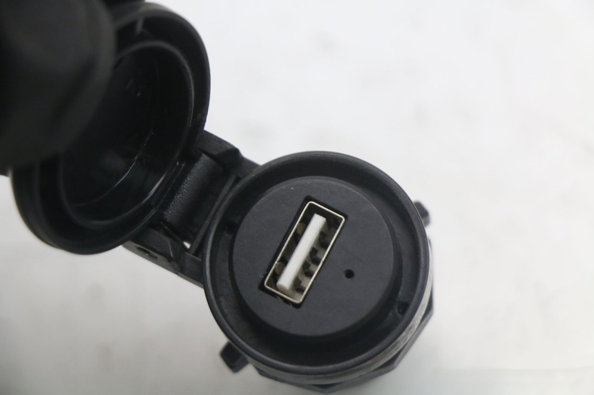 photo de PRESA ACCENDISIGARI EBROH BRAVO GLE 1 (2020 - 2024) - Zoom sullo stato d'uso