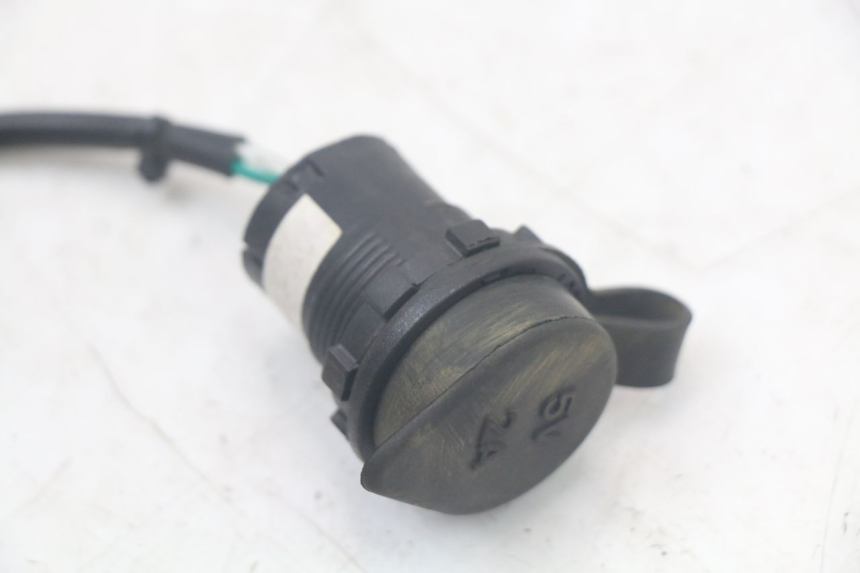 photo de PRESA ACCENDISIGARI SYM FIDDLE 3 III 125 (2014 - 2020) - Dettagli dei punti di fissaggio