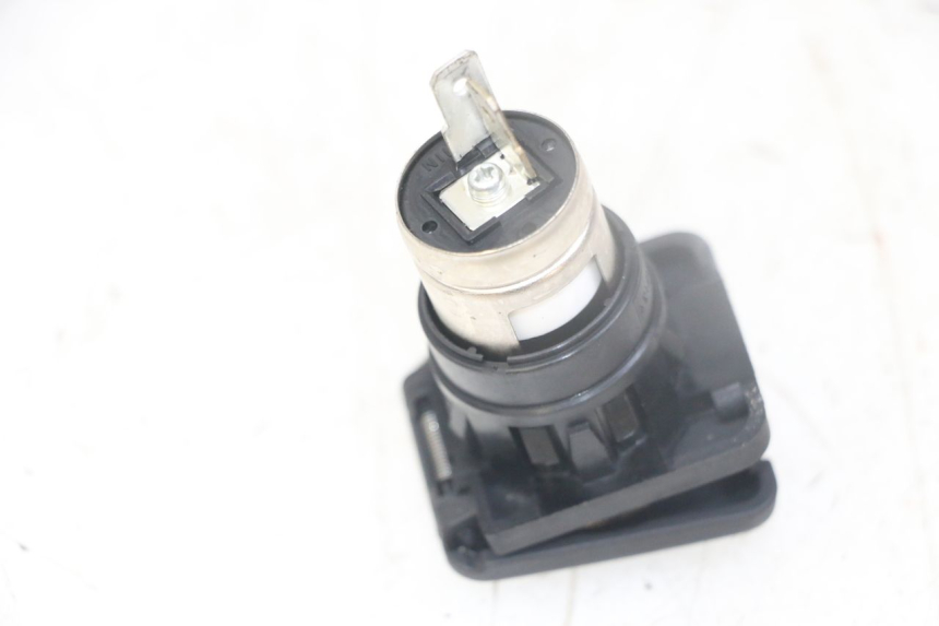 photo de PRESA ACCENDISIGARI HONDA FORZA ABS 300 (2013 - 2017) - Altra angolazione