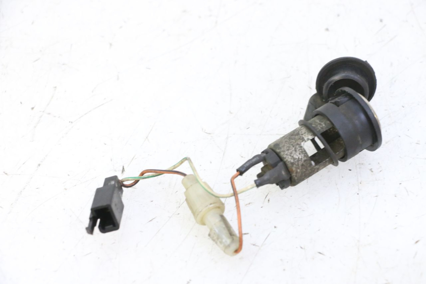 photo de PRESE ACCENDISIGARI KYMCO GRAND DINK 125 (2002 - 2007) - Zoom sullo stato d'uso