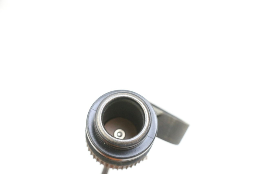 photo de Presa accendisigari SYM GTS EVO 125 (2009 - 2013) - Zoom sullo stato d'uso