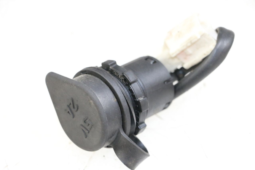 photo de PRISE ACCENDISIGARI SYM JET 14 4T 50 (2018 - 2022) - Zoom sullo stato d'uso