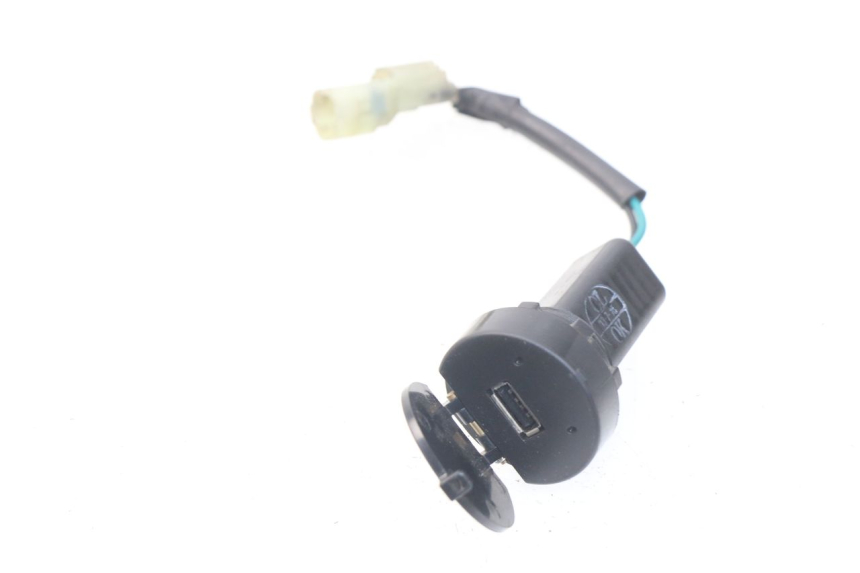 photo de Presa accendisigari SYM JOYMAX 250 (2013 - 2017) - Altra angolazione