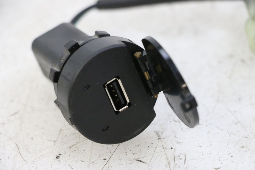 photo de PRESA ACCENDISIGARI SYM JOYMAX 125 (2010 - 2017) - Vista d'insieme del prodotto