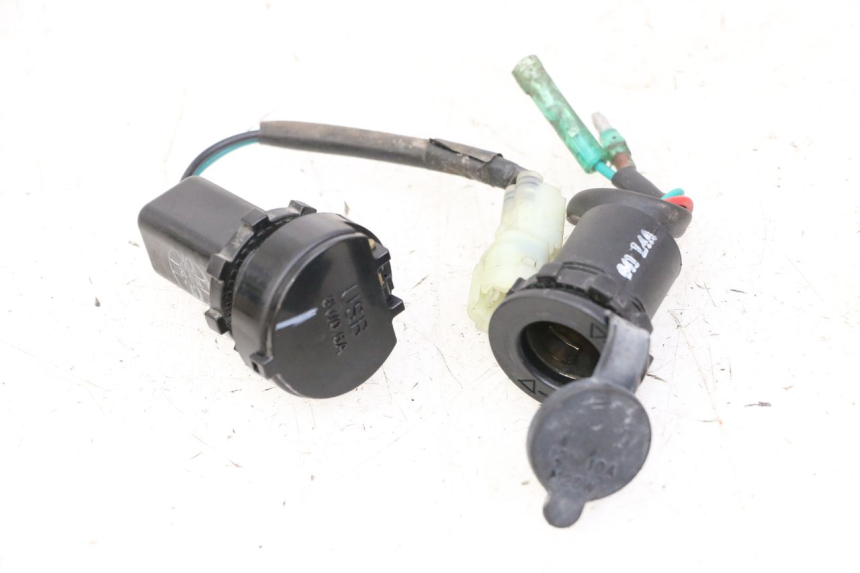 photo de PRESA ACCENDISIGARI SYM JOYMAX 125 (2010 - 2017) - Ricambio usato controllato