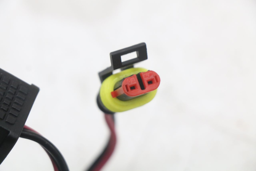 photo de PRESA ACCENDISIGARI PIAGGIO MP3 HPE 350 (2018 - 2020) - Primo piano tecnico