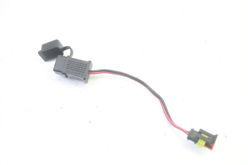 photo de PRESA ACCENDISIGARI PIAGGIO MP3 HPE 350 (2018 - 2020) - Altra angolazione