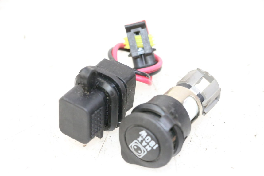 photo de PRESA ACCENDISIGARI PIAGGIO MP3 500 (2014 - 2017) - Vista principale