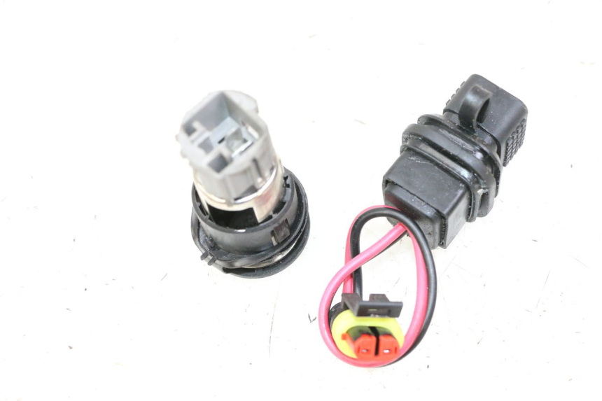 photo de PRESA ACCENDISIGARI PIAGGIO MP3 500 (2014 - 2017) - Primo piano tecnico